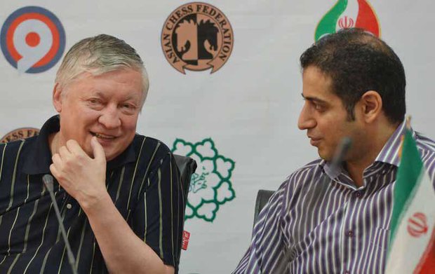 حضور آناتولی کارپف قهرمان شطرنج جهان در رویداد سیمولتانه تبریز
