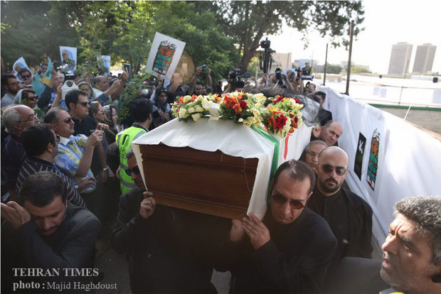 Fans, artists bid farewell to Abbas Kiarostami