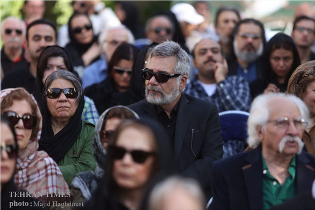 Fans, artists bid farewell to Abbas Kiarostami