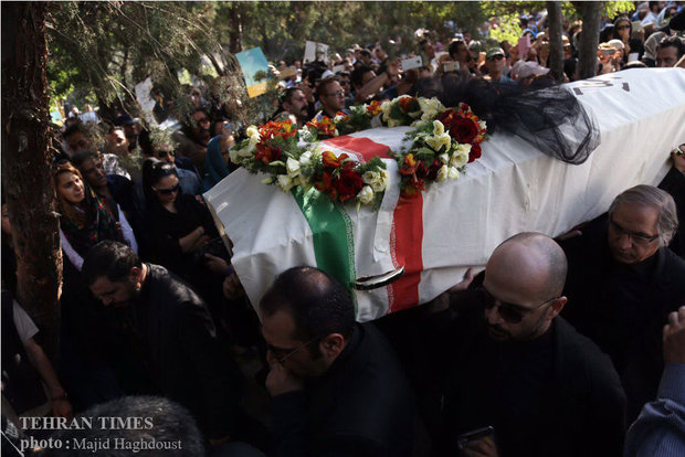 Fans, artists bid farewell to Abbas Kiarostami