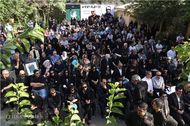 Fans, artists bid farewell to Abbas Kiarostami