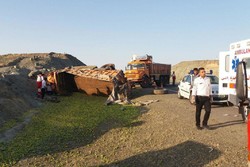 واژگونی یک دستگاه کامیون در محور تربت حیدریه به مشهد