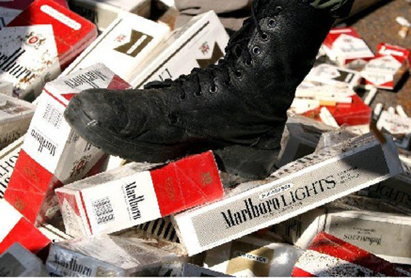 ۶۳۰۰۰ نخ انواع سیگار قاچاق در اسفراین کشف شد 