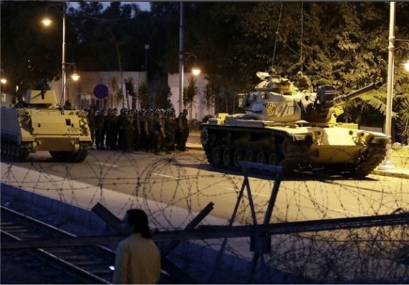 Boğaziçi Köprüsü’nde tank atışı Boğaziçi Köprüsü’nde tank atışı