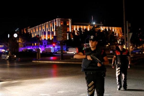 Ankara'daki saldırılarda 42 kişi hayatını kaybetti Ankara'daki saldırılarda 42 kişi hayatını kaybetti