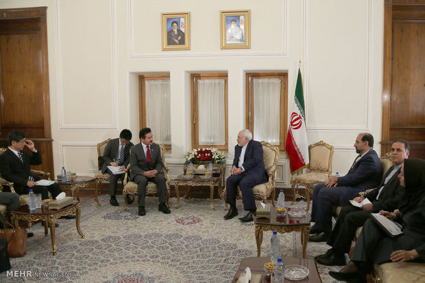 Zarif meets with Japan's House official