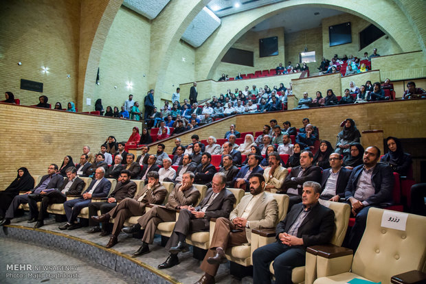 مراسم تجلیل از برگزیدگان بیست و ششمین نمایشگاه ملی صنایع دستی کشور 