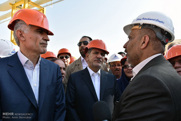 1st VP opens ammonia, urea unit of Shiraz Petchem Facility