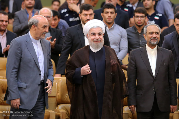 Rouhani meets Iran’s Olympics convoy 