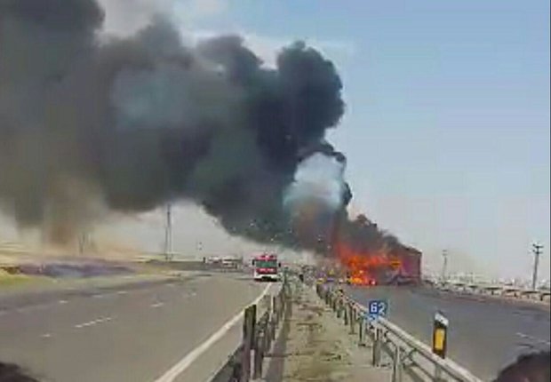 مرگ ۲ سرنشین خودروی سواری در میان شعله‌های آتش