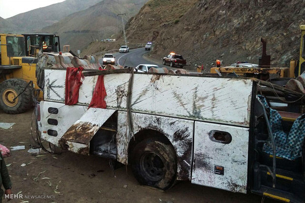 جزئیات واژگونی اتوبوس در محور کرج-چالوس/ دلیل حادثه اعلام شد