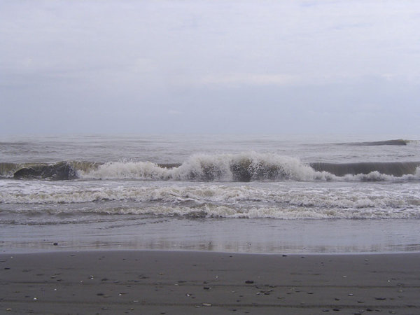 ارتفاع امواج دریای خزر به ۲.۵ متر می‌رسد