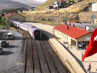 PKK, Van-Tahran seferini yapan yük trenine saldırdı PKK, Van-Tahran seferini yapan yük trenine saldırdı