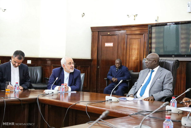 Zarif meets with Ghanaian Parl. speaker