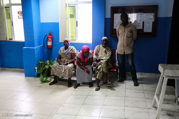 Zarif visits Red Crescent Health Population Center in Ghana
