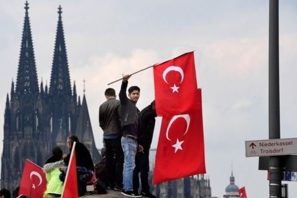 تجمع گسترده طرفداران «اردوغان» در آلمان/تنش در رابطه برلین-آنکارا