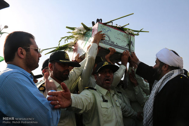 تشییع پیکر یک شهید گمنام در فرماندهی انتظامی خوزستان