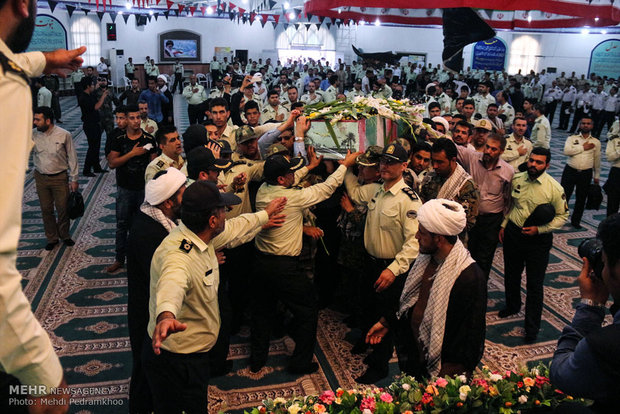 تشییع پیکر یک شهید گمنام در فرماندهی انتظامی خوزستان