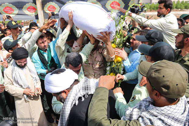 تشییع پیکر یک شهید گمنام در فرماندهی انتظامی خوزستان