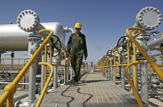 Iran, China sign new oil contract