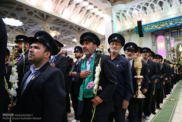 خطبه خوانی خادمان در حرم حضرت معصومه(س)