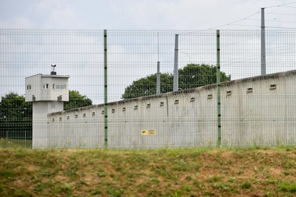 گروگانگیری در زندان شهر «لومان» فرانسه