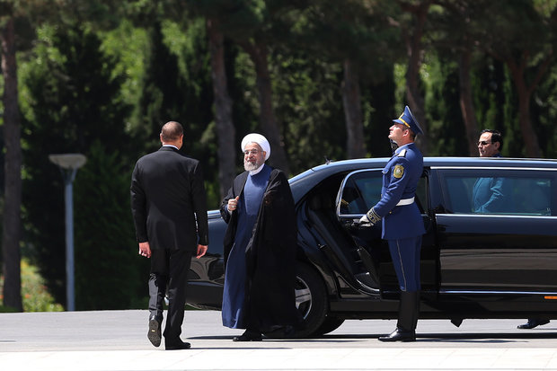 President Rouhani officially welcomed by Ilham Aliyev