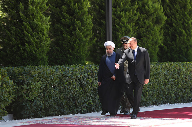 President Rouhani officially welcomed by Ilham Aliyev
