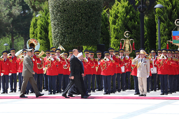 President Rouhani officially welcomed by Ilham Aliyev