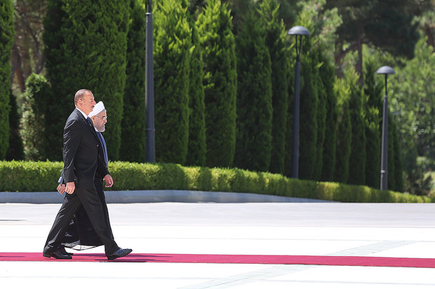 President Rouhani officially welcomed by Ilham Aliyev