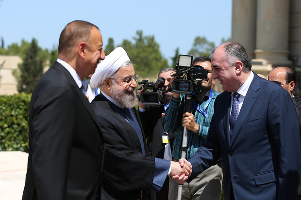 President Rouhani officially welcomed by Ilham Aliyev
