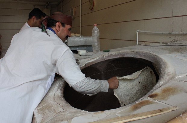 نانواییهای متخلف استان سمنان ۴۴۳ میلیون ریال جریمه شدند نانوایی