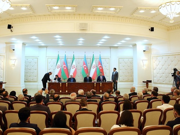 Iran, Azerbaijan ink 6 MoUs in Baku