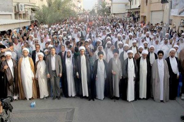 مردم بحرین رشته امور را در دست گرفته و در صحنه حضور داشته باشند