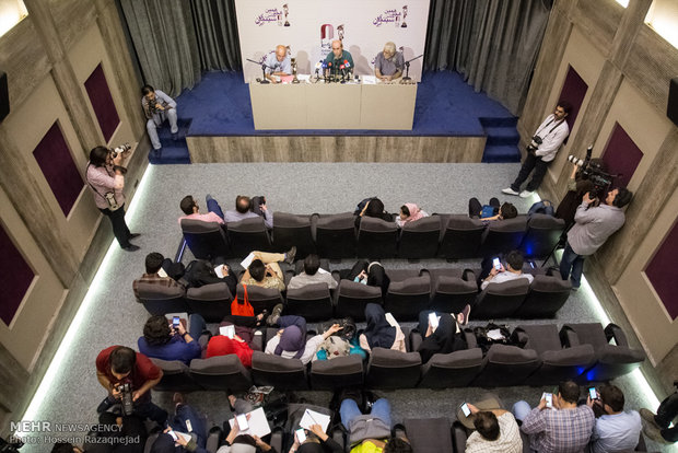 مؤتمر صحفي في دار السينما بطهران