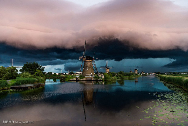  آغاز طوفان در هلند