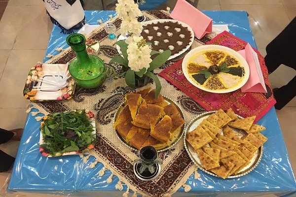 گام بانوان در جهاد امیدآفرینی/عرضه هنر زنان روستایی در«حاجی آباد»
