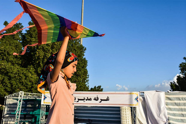 Kite-runners in Larestan