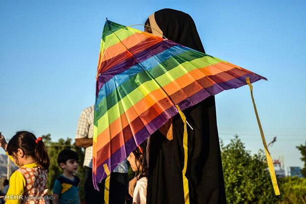 Kite-runners in Larestan