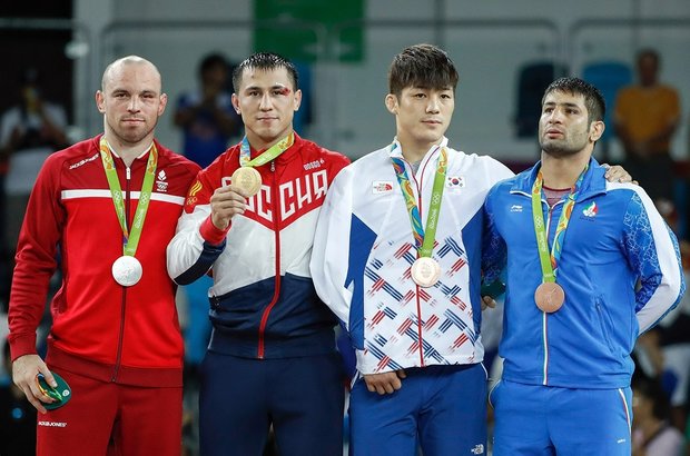 Iran’s Greco-Roman wrestler Abdevali wins bronze medal at Rio