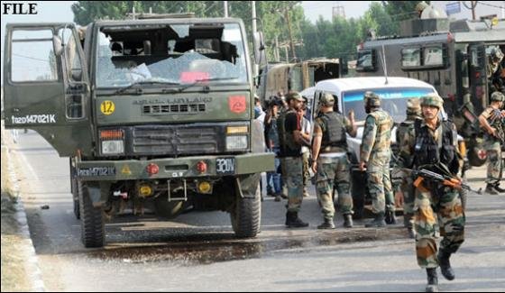 کشمیر میں 2 ہندوستانی فوجی اور ایک پولیس اہلکار ہلاک