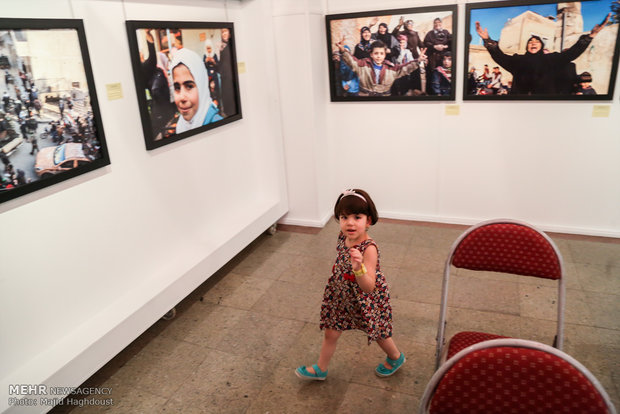 "باسم الزيتون" معرض تصويري لتحرير نبل والزهراء