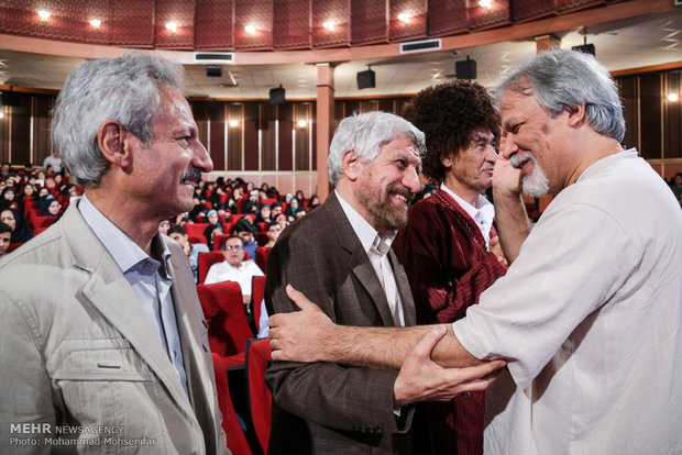 حاج صادق آهنگران و محمد میرزمانی در آیین اختتامیه جشنواره ضد استکباری طبس