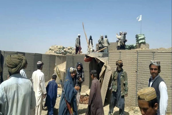 تسلط طالبان بر یک پایگاه نظامی در کابل/ حمله هوایی ارتش به بدخشان