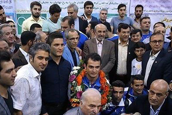 المنتخب الوطني لرفع الاثقال يصل إلى طهران 