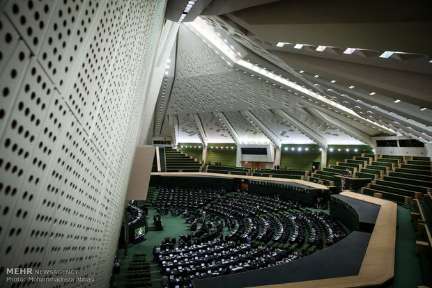 دعوت مجلس از «جهرمی» برای ارائه گزارش «تقویت پیام‌رسان‌های داخلی»