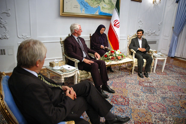 دیدار فون متزان سفير وقت آلمان با محمود احمدی‌نژاد به مناسبت پایان ماموریتش در ایران