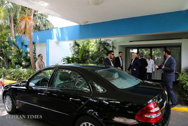 Zarif arrives in Cuba