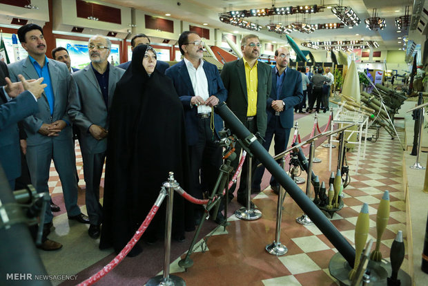 بازدید اعضای کمیسیون امنیت ملی مجلس از نمایشگاه توانمندیهای وزارت دفاع 