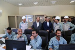 وزیر امور اقتصادی و دارایی از کارخانه فولاد سفیددشت بازدید کرد
